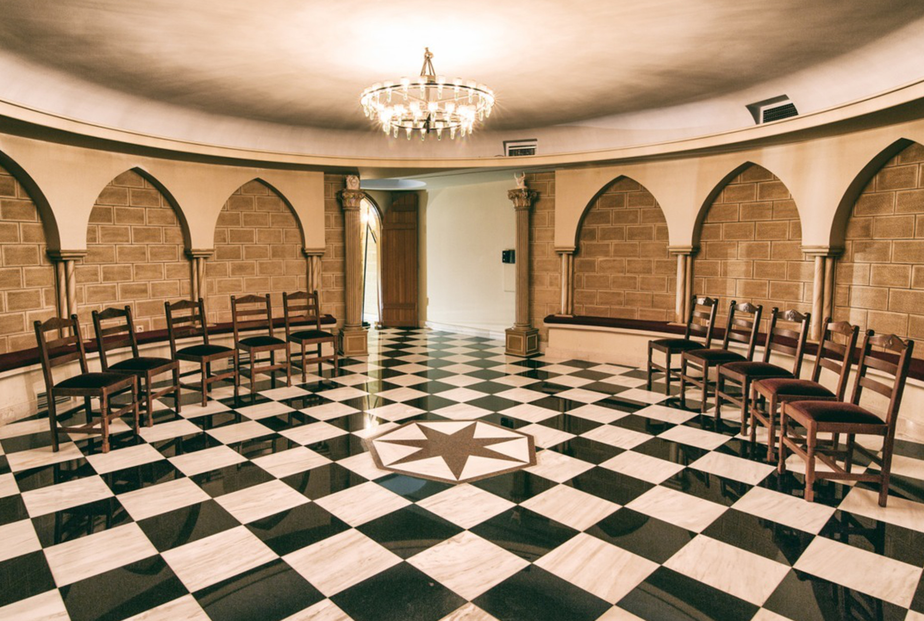 Πρόστιμο 1 εκατ. ευρώ στην Τεκτονική Αδελφότητα!