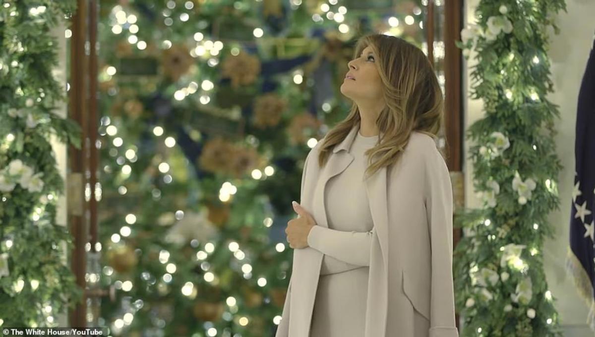 Πυρετώδεις προετοιμασίες στον Λευκό Οίκο για τον χριστουγεννιάτικο στολισμό παρά το… ξενέρωμα της Μελάνια Τραμπ