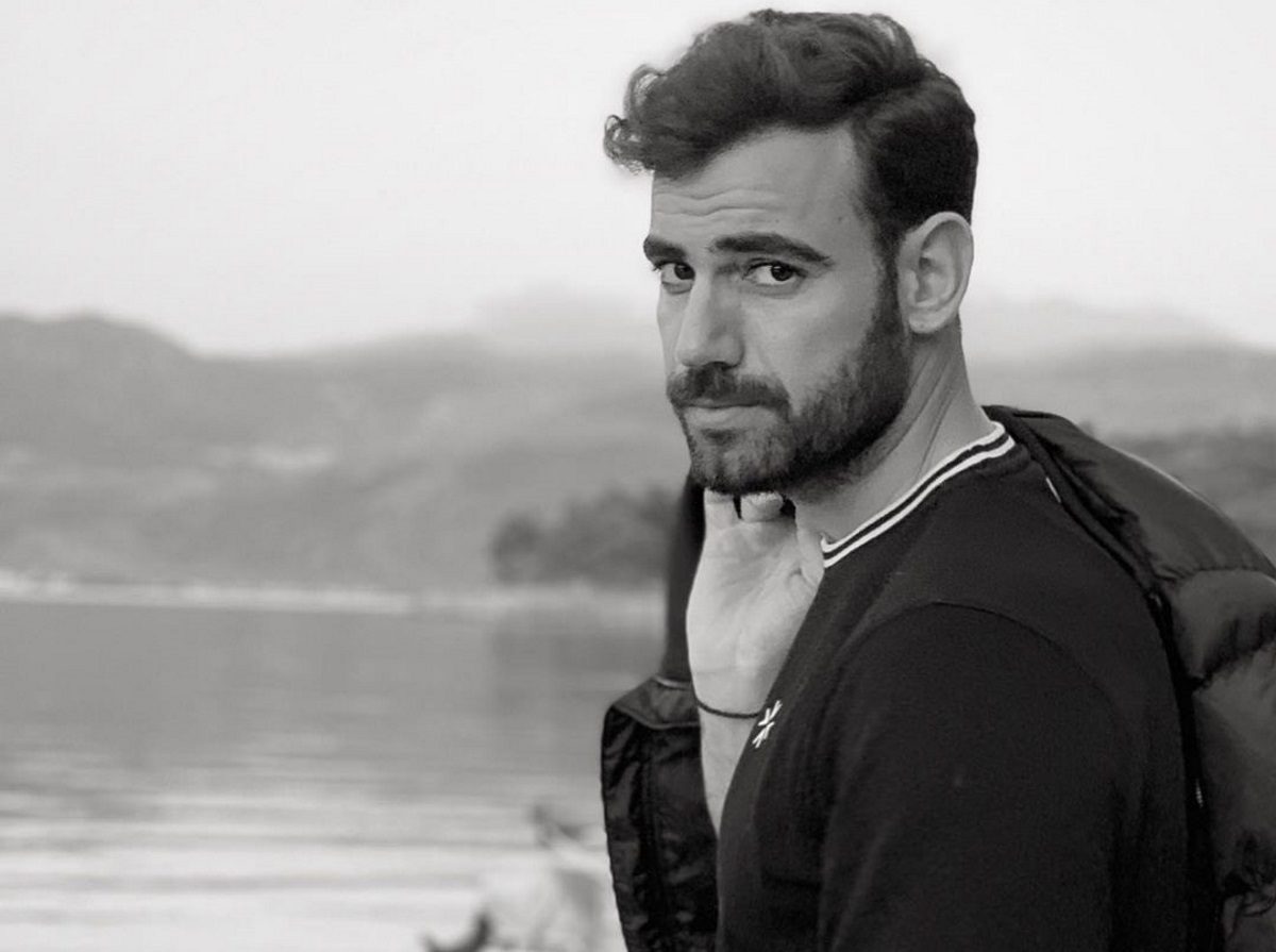 Ο Νίκος Πολυδερόπουλος δεν καταλαβαίνει από χειμώνα! Συνεχίζει τα μπάνια του [pic]