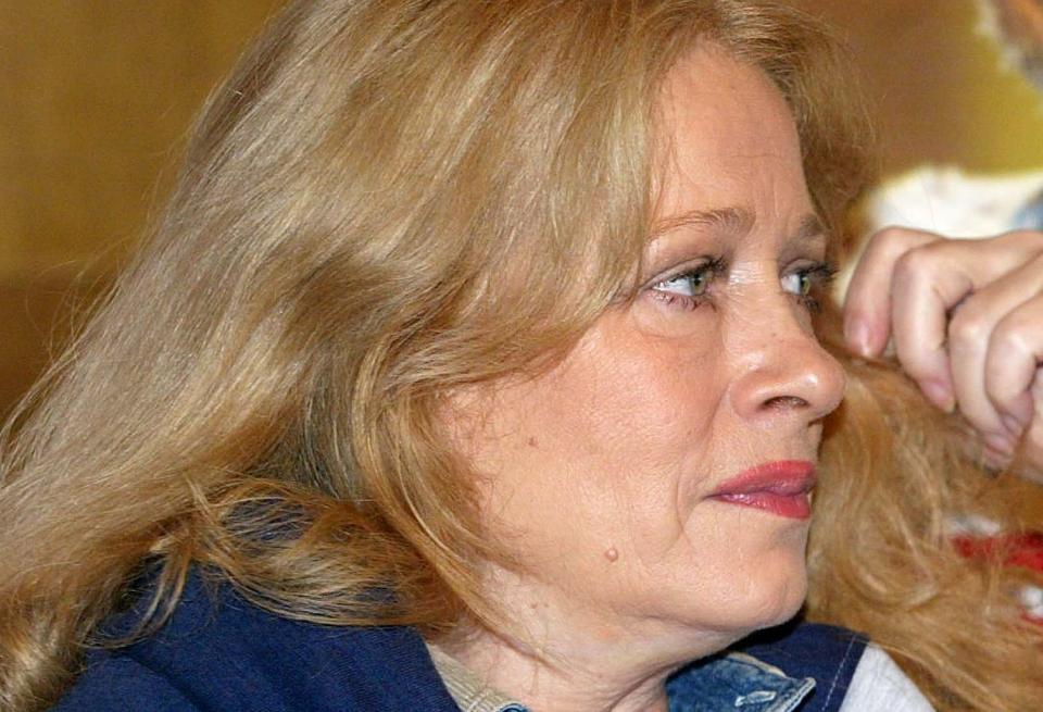 Nόρα Βαλσάμη: Η φωτογραφία με το γιο της μετά από καιρό! Πώς είναι σήμερα η ηθοποιός