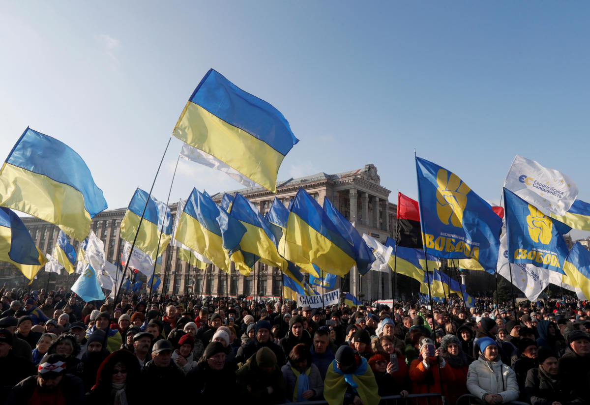 Ουκρανία: 5.000 διαδηλωτές στο Κίεβο κατά της “συνθηκολόγησης” με τη Μόσχα