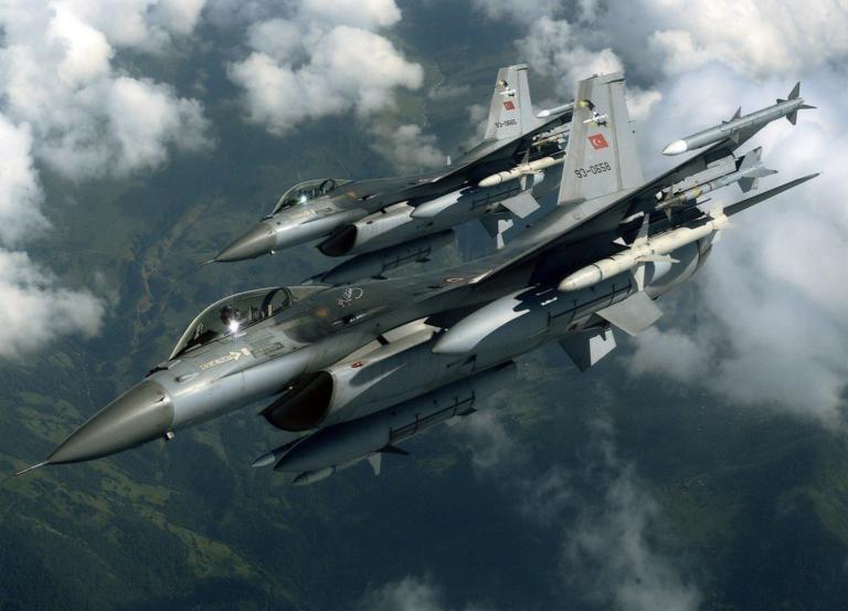 50 τουρκικές παραβιάσεις και 10 εμπλοκές – Οπλισμένα F-16 πάνω από το Αιγαίο