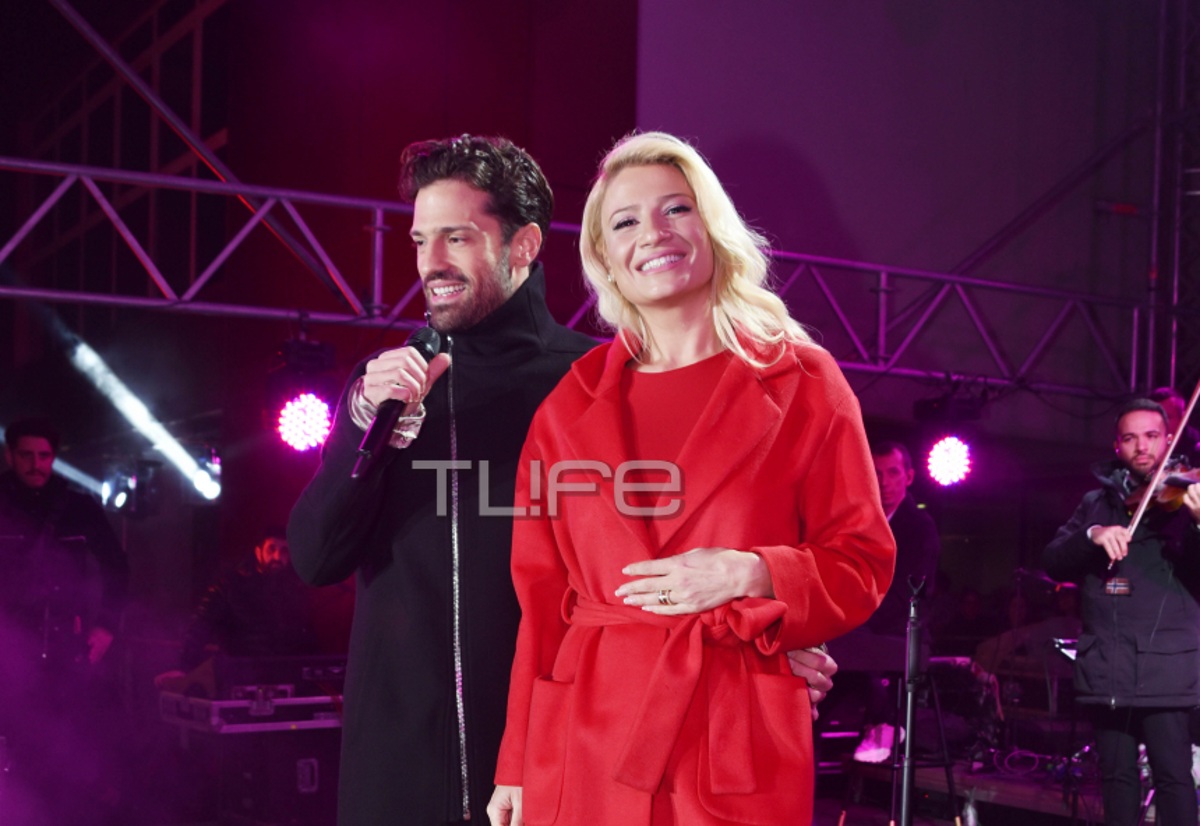 Αργυρός και Φαίη Σκορδά άναψαν το δέντρο στο Περιστέρι! Φωτογραφίες