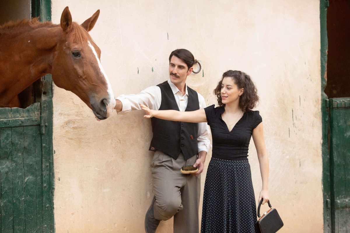 Η “Πηνελόπη” από τις Άγριες Μέλισσες αποκαλύπτει το ευτράπελο που συνέβη στα γυρίσματα!