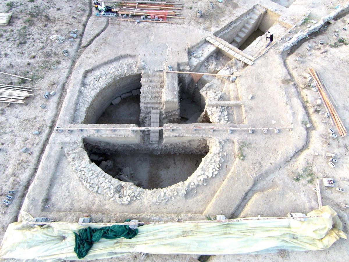 Συγκλονιστικά αρχαιολογικά ευρήματα δίπλα στον “Γρύπα Πολεμιστή” στην Πύλο! Ανακαλύφθηκαν ασύλητοι θολωτοί τάφοι!