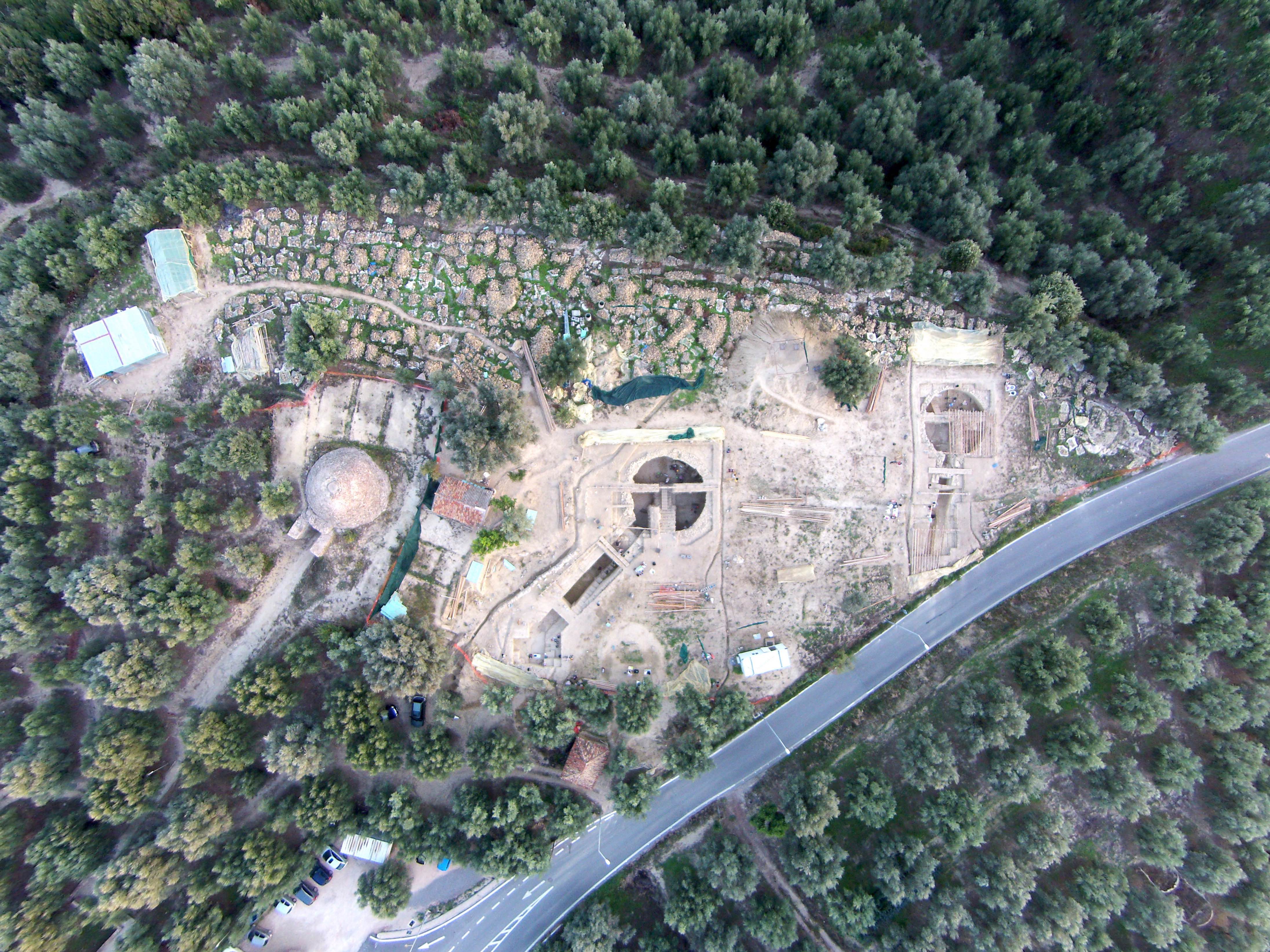 Συγκλονιστικά αρχαιολογικά ευρήματα δίπλα στον “Γρύπα Πολεμιστή” στην Πύλο! Ανακαλύφθηκαν ασύλητοι θολωτοί τάφοι!  