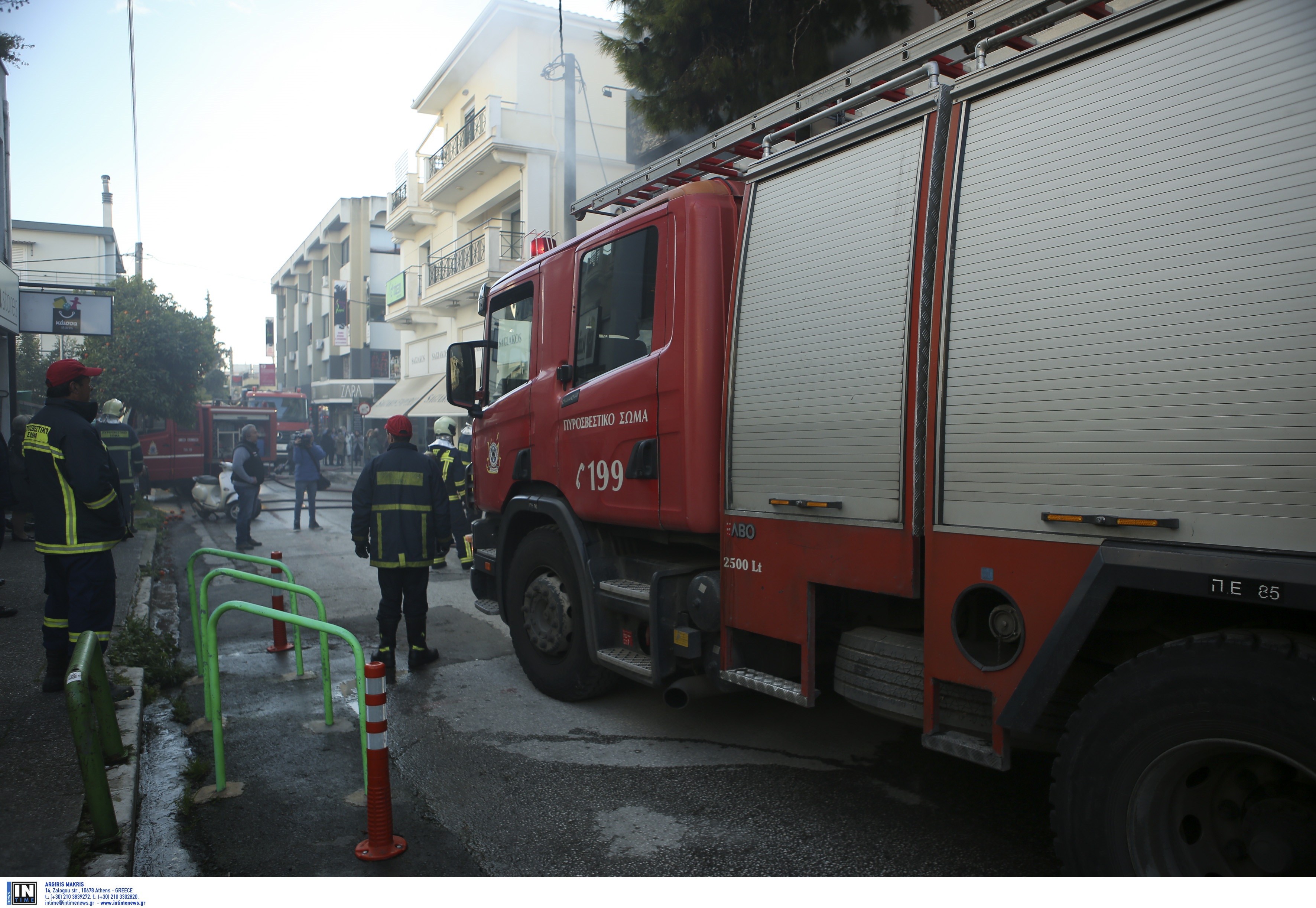 Μεγάλη φωτιά σε διαμέρισμα στα Πατήσια – Στο νοσοκομείο ηλικιωμένος