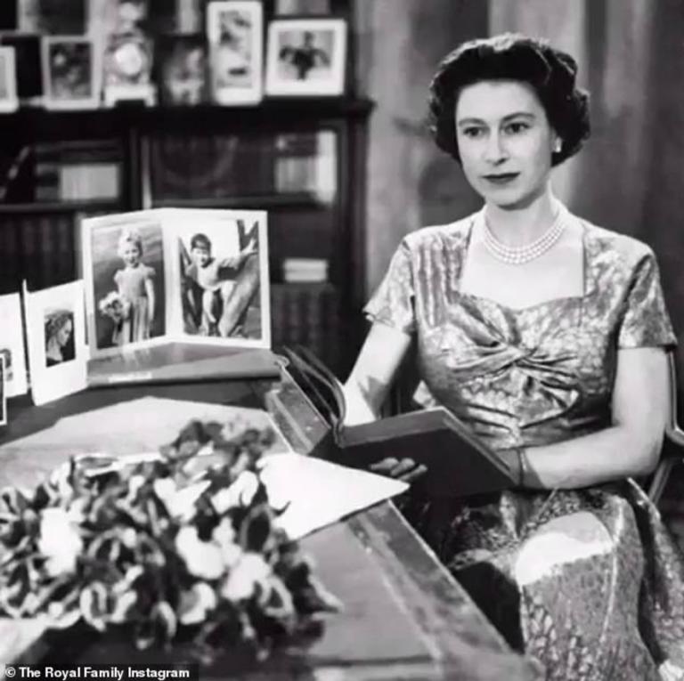 Η Βασίλισσα Ελισάβετ όπως δεν την έχετε δει 62 χρόνια πριν - Το πρώτο της τηλεοπτικό χριστουγεννιάτικο μήνυμα