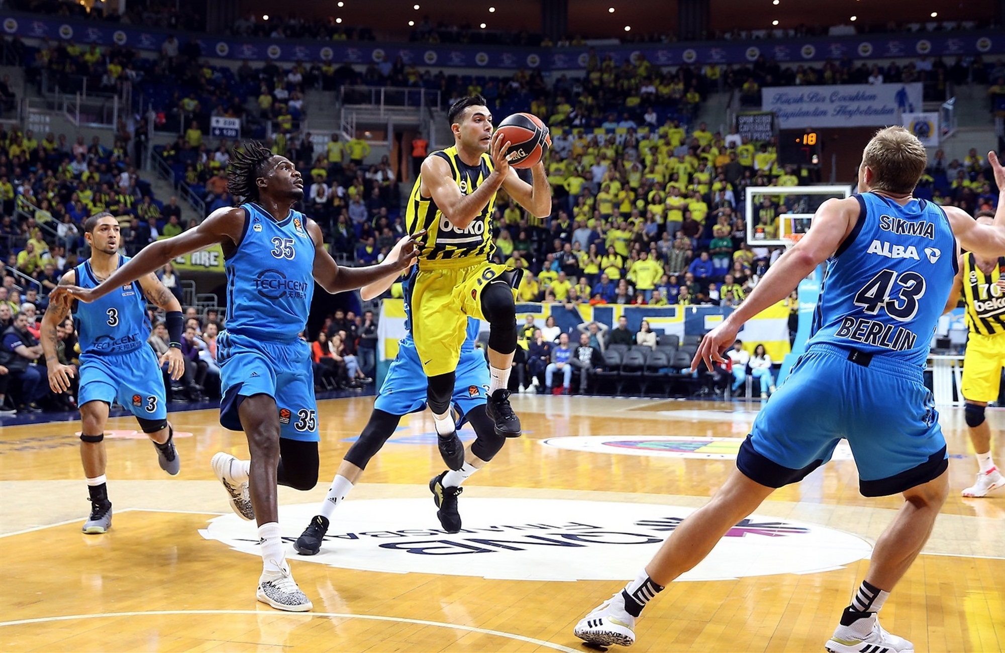 Euroleague: Ξεπέρασε και τον Ράις! MVP ο σούπερ Σλούκας (video)