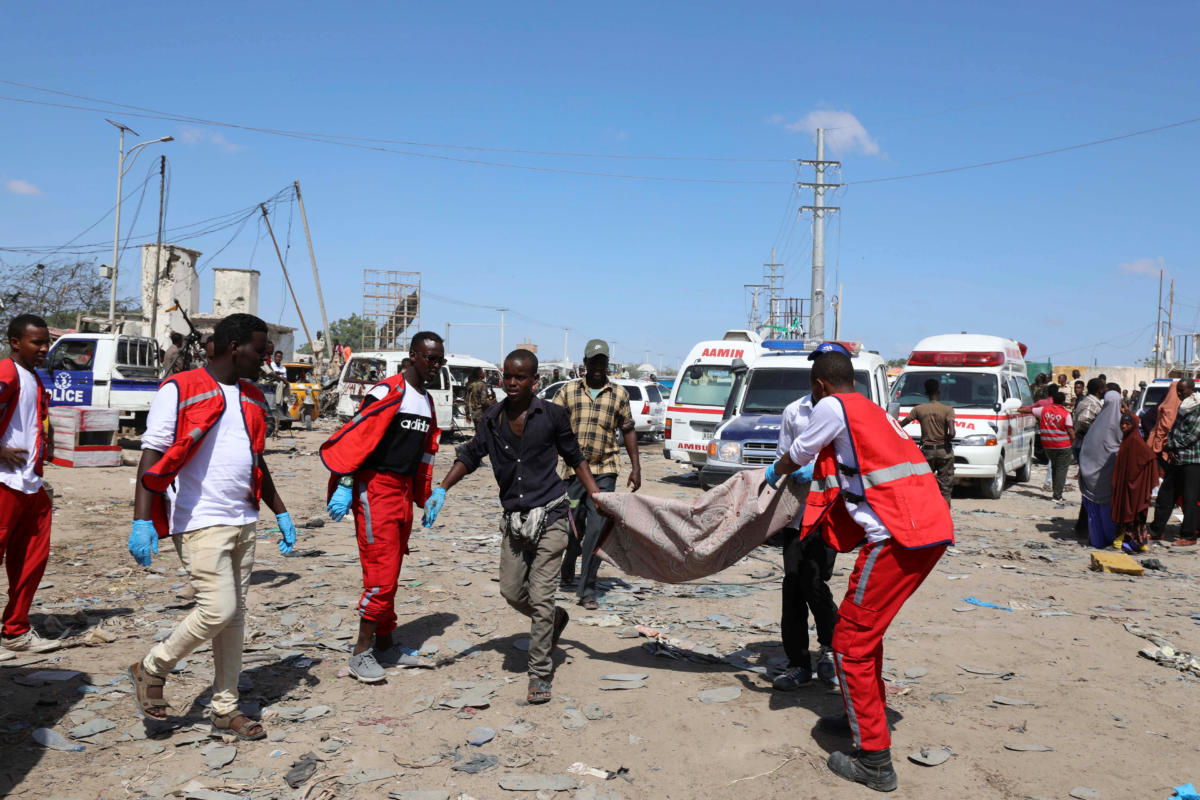 Σομαλία: Αυξάνονται συνεχώς οι νεκροί από την έκρηξη αυτοκινήτου στο Μογκαντίσου [Pics]