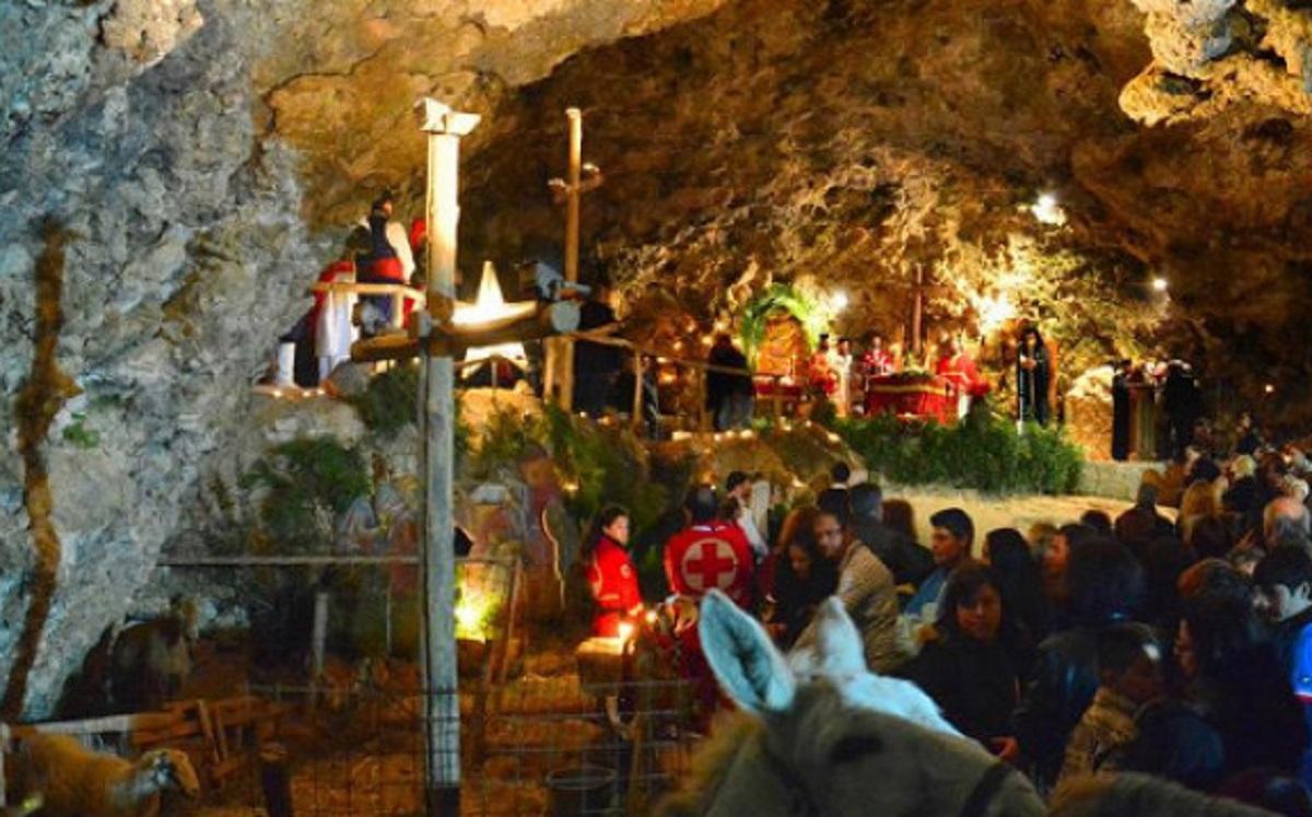 Κρήτη: Δείτε το απίστευτο σπήλαιο όπου απόψε γιορτάζονται τα καλύτερα Χριστούγεννα!