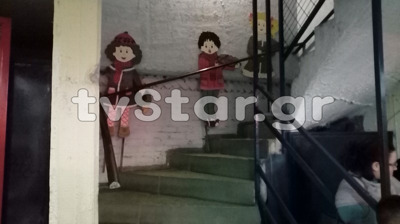 Χαλκίδα: Παιδιά Δημοτικού κάνουν μάθημα στο υπόγειο πολυκατοικίας! video