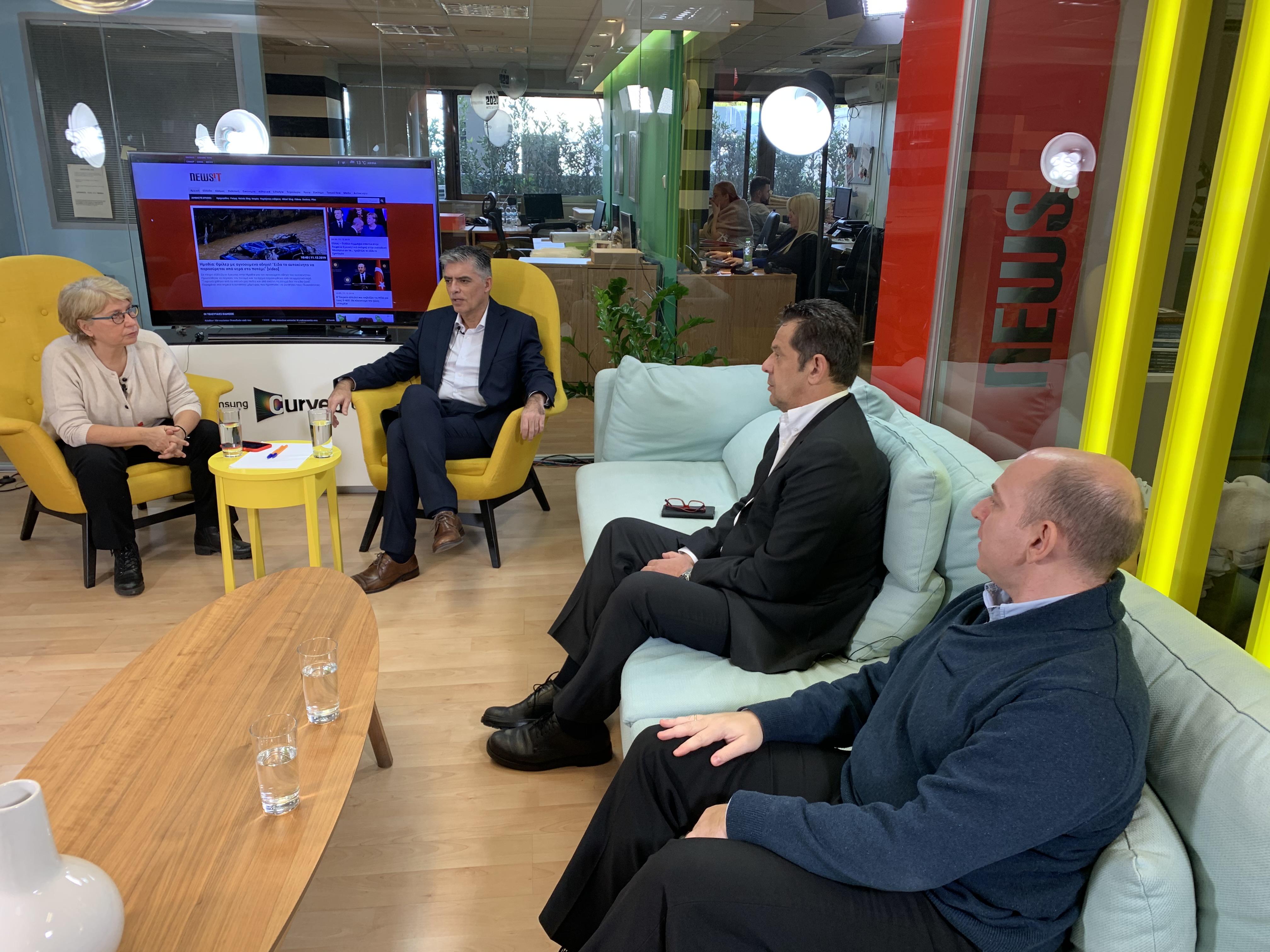 Ο χριστουγεννιάτικος φωτισμός της Αθήνας, το δέντρο και το δάσος