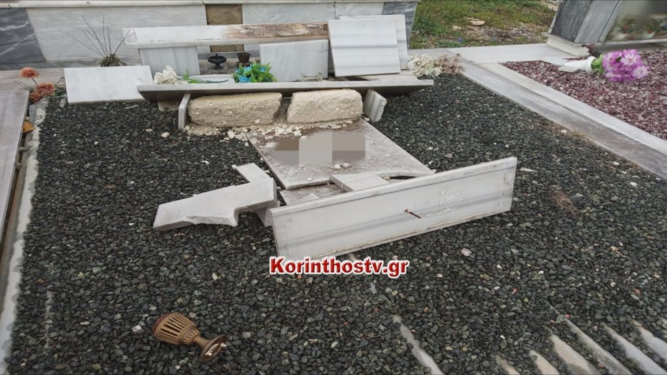 Νεμέα: Σοκάρουν οι φωτογραφίες από σπασμένα μνήματα στο κοιμητήριο