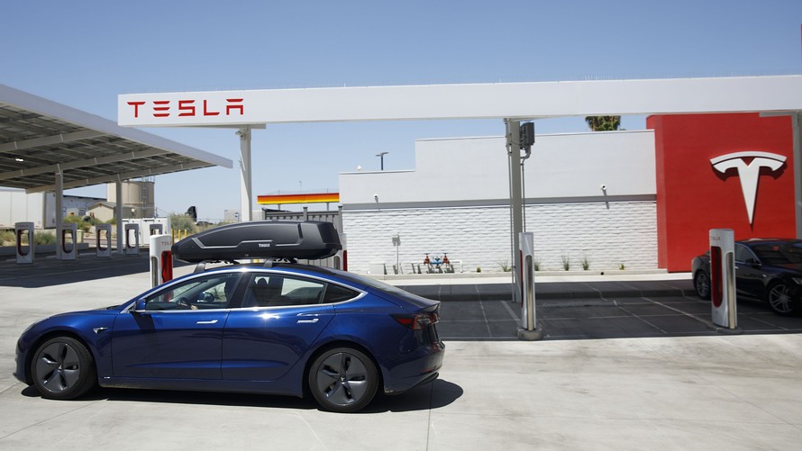 H Tesla κατηγορείται για εκμετάλλευση παιδικής εργασίας