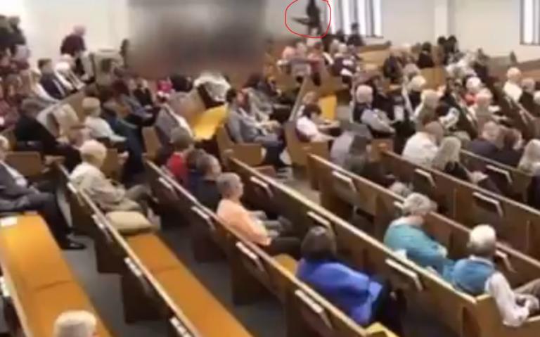 Τέξας: Η στιγμή που ο δράστης ανοίγει πυρ μέσα στην εκκλησία και σκορπά τον θάνατο - Σοκαριστικό βίντεο