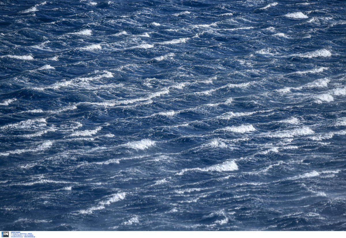 Λάρισα: Θρίλερ με πτώση ναυτικού στη θάλασσα! Πανικός στο δεξαμενόπλοιο και έρευνες για τον 27χρονο