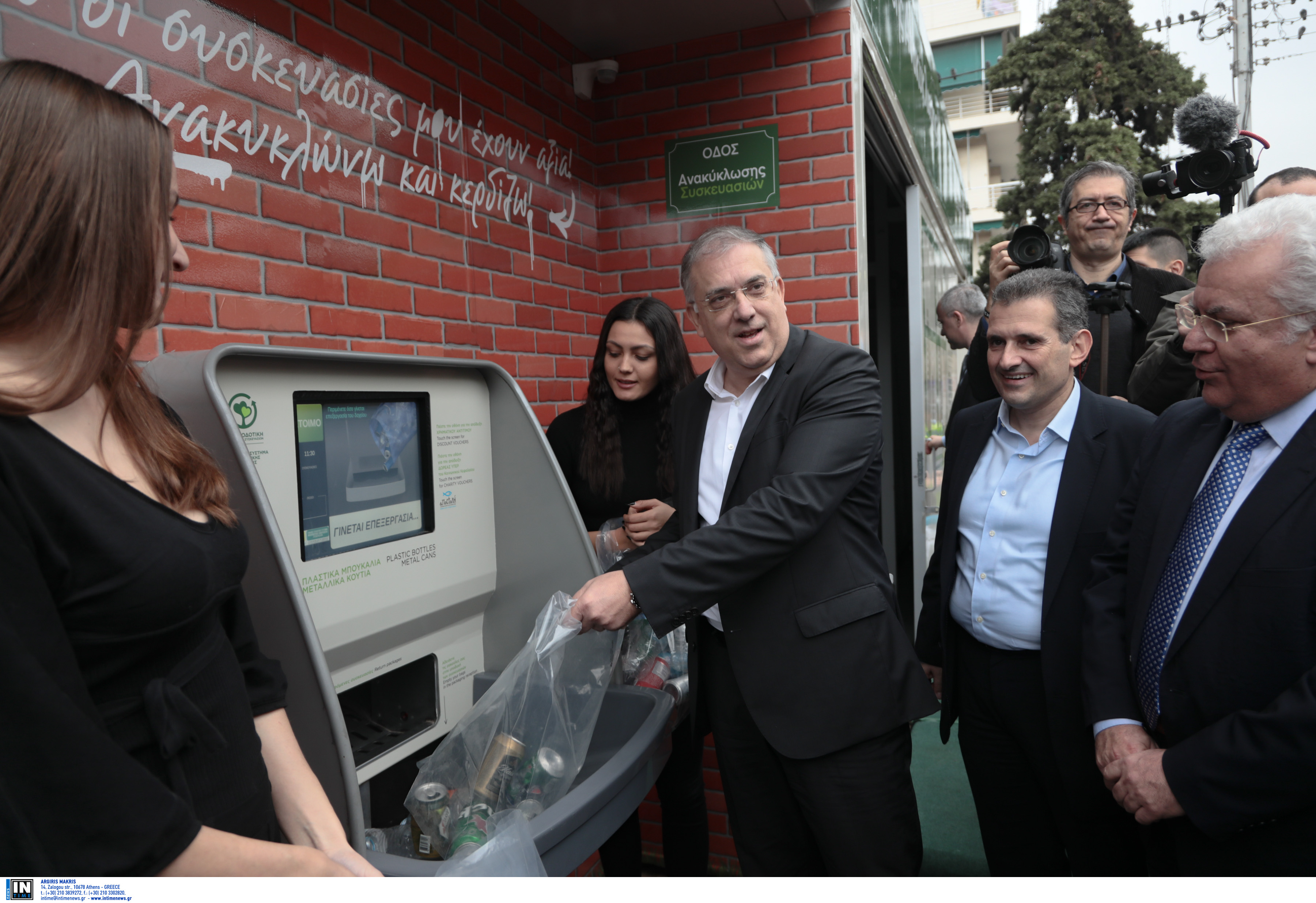 Θεοδωρικάκος: Εγκαινίασε το πρώτο «σπιτάκι της ανταποδοτικής ανακύκλωσης» στην Καλλιθέα