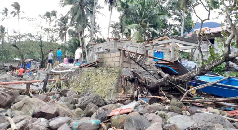 Φιλιππίνες: Τουλάχιστον 50 νεκροί από τον τυφώνα Φανφόν [Pics, video]
