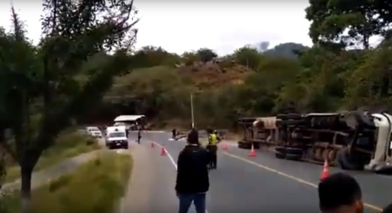 Φρικτό τροχαίο στην Γουατεμάλα! 20 νεκροί από τη σύγκρουση λεωφορείου με νταλίκα