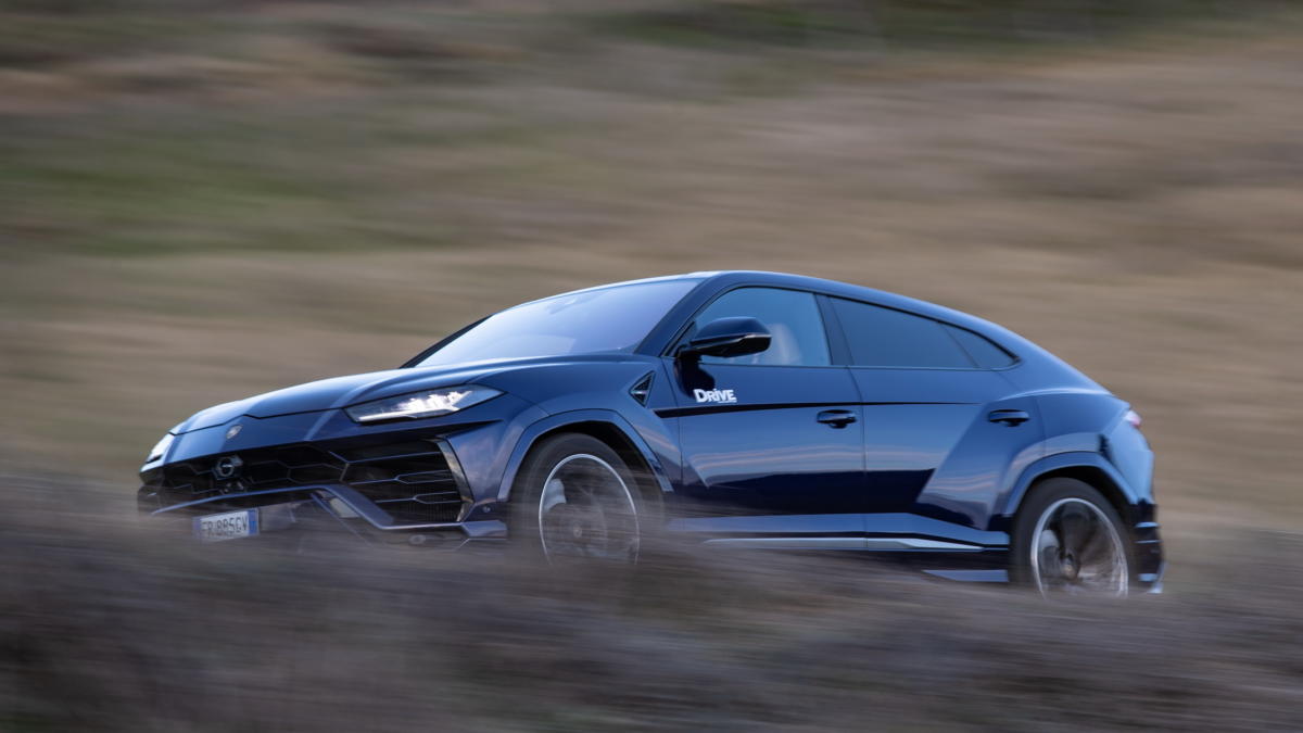 Οι πωλήσεις της Lamborghini απογειώνονται και η αποκλειστικότητα κινδυνεύει