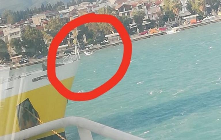 Ζάκυνθος: Η στιγμή που βάρκα βάζει νερά και κινδυνεύει να βυθιστεί στο λιμάνι [video]