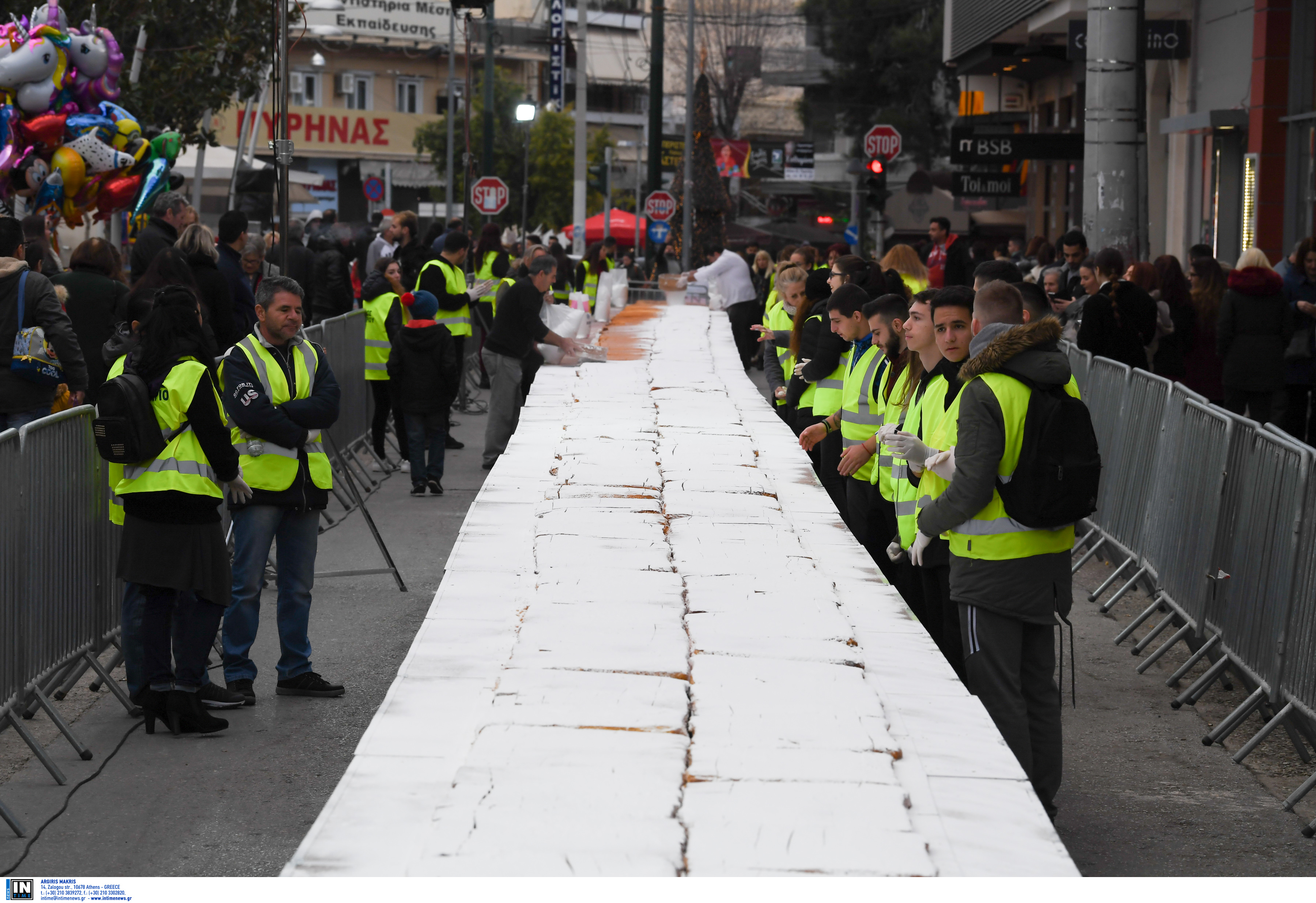 Βασιλόπιτα πέντε τόνων στο Περιστέρι! Video