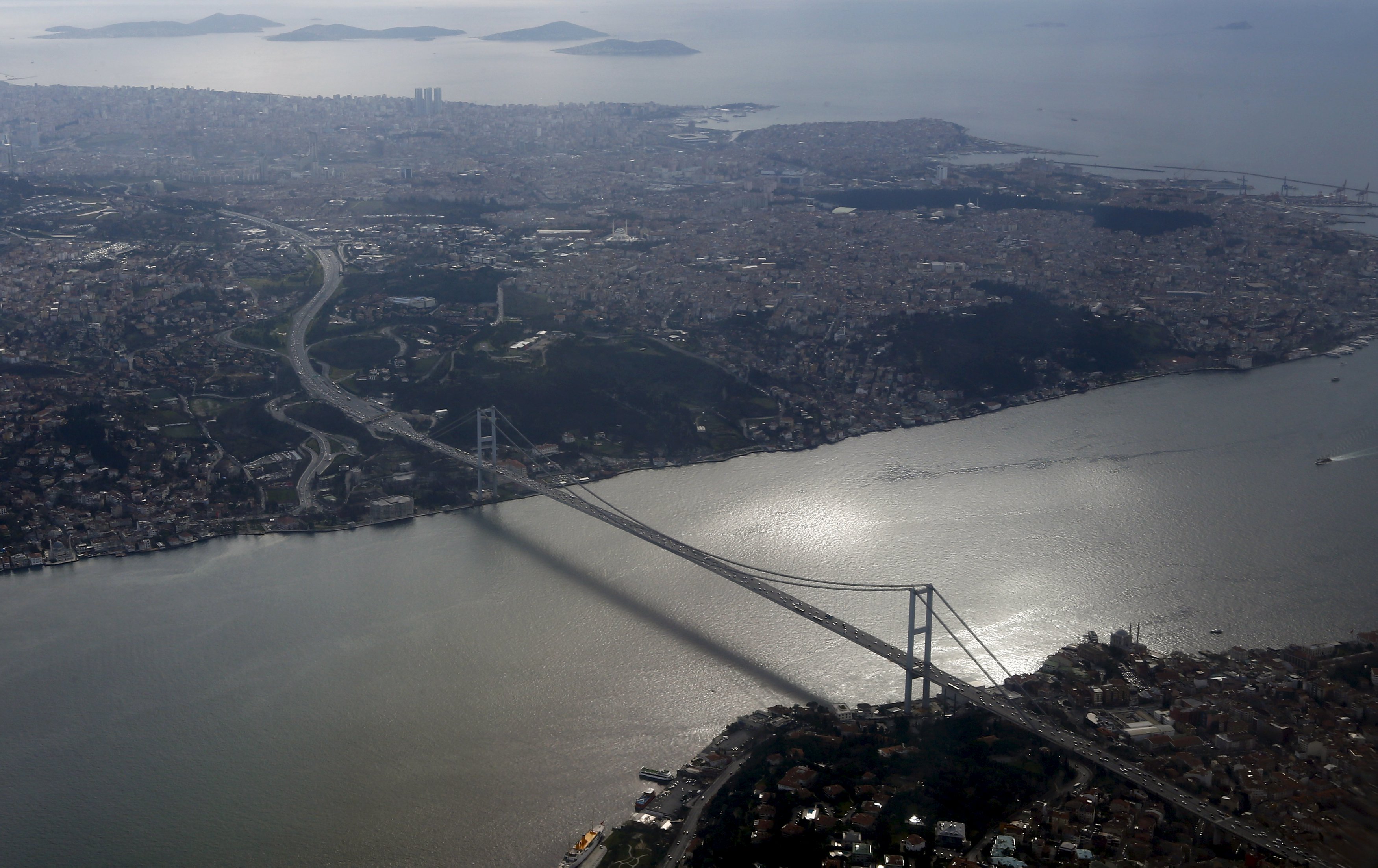 Τουρκία: Πλοίο προσέκρουσε σε ακτή του Βοσπόρου! Έκλεισε το Στενό! [video]
