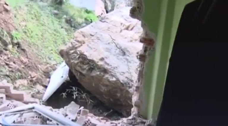 Άρτα: Βράχος κατρακύλησε από το βουνό και διέλυσε σπίτι! Σώθηκαν από θαύμα μητέρα και γιος [video]