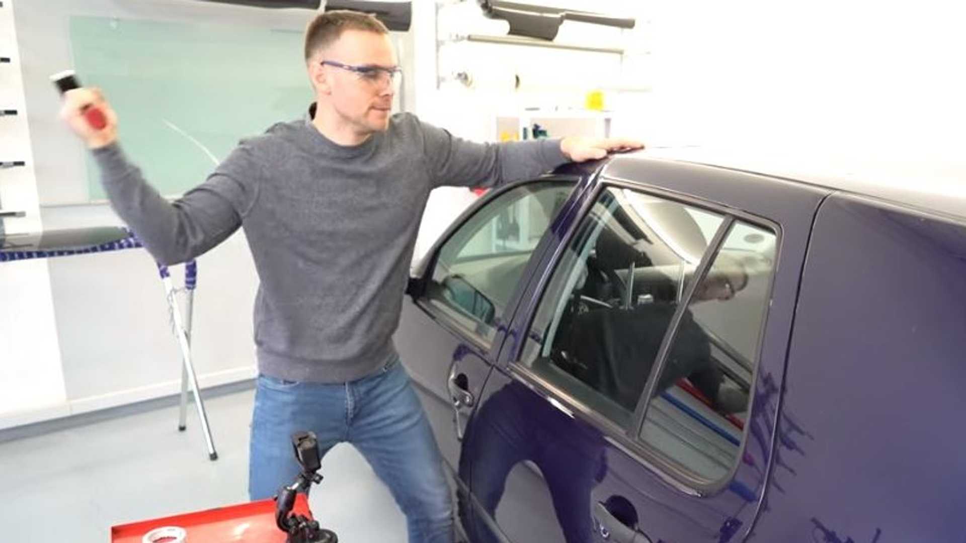 Πόσο ανθεκτικά είναι τα παράθυρα του Volkswagen Golf MK4; [vid]