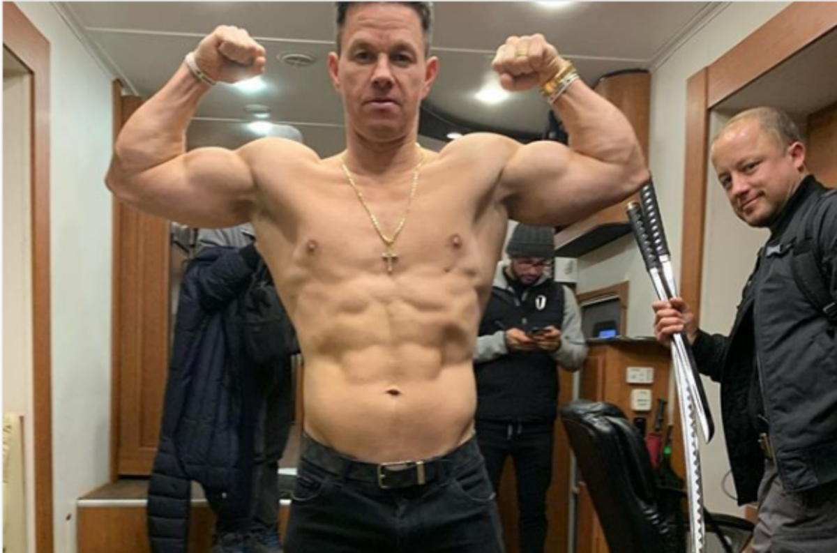 Ένας τύπος έζησε σαν τον Μαρκ Γουόλμπεργκ για 24 ώρες και τα ‘παιξε! (βίντεο)