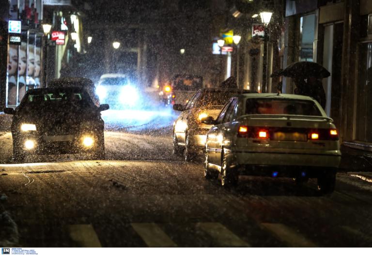 Καιρός ΤΩΡΑ: Ποιοι δρόμοι είναι κλειστοί – Που χιονίζει τώρα, που χρειάζονται αλυσίδες