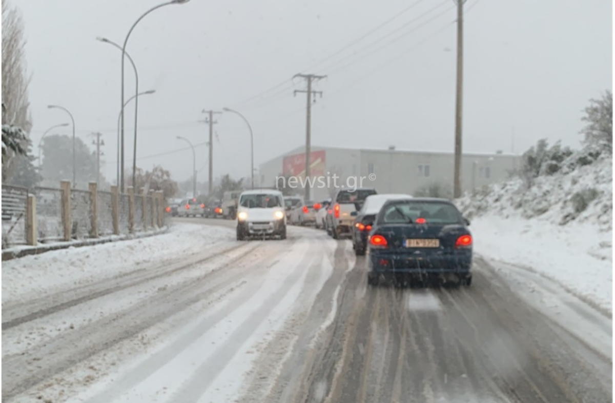 Ουρές χιλιομέτρων στην Αθηνών – Λαμίας! Ακινητοποιημένα αυτοκίνητα λόγω χιονόπτωσης