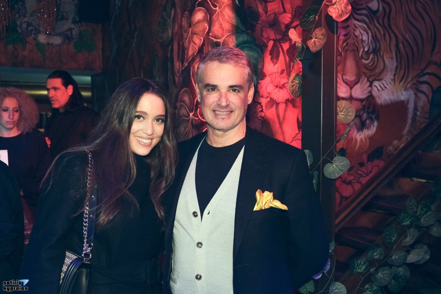 Άρης Σπηλιωτόπουλος – Φοίβη Γραμματικού: Ρομαντικό δείπνο στην καρδιά της Αθήνας!