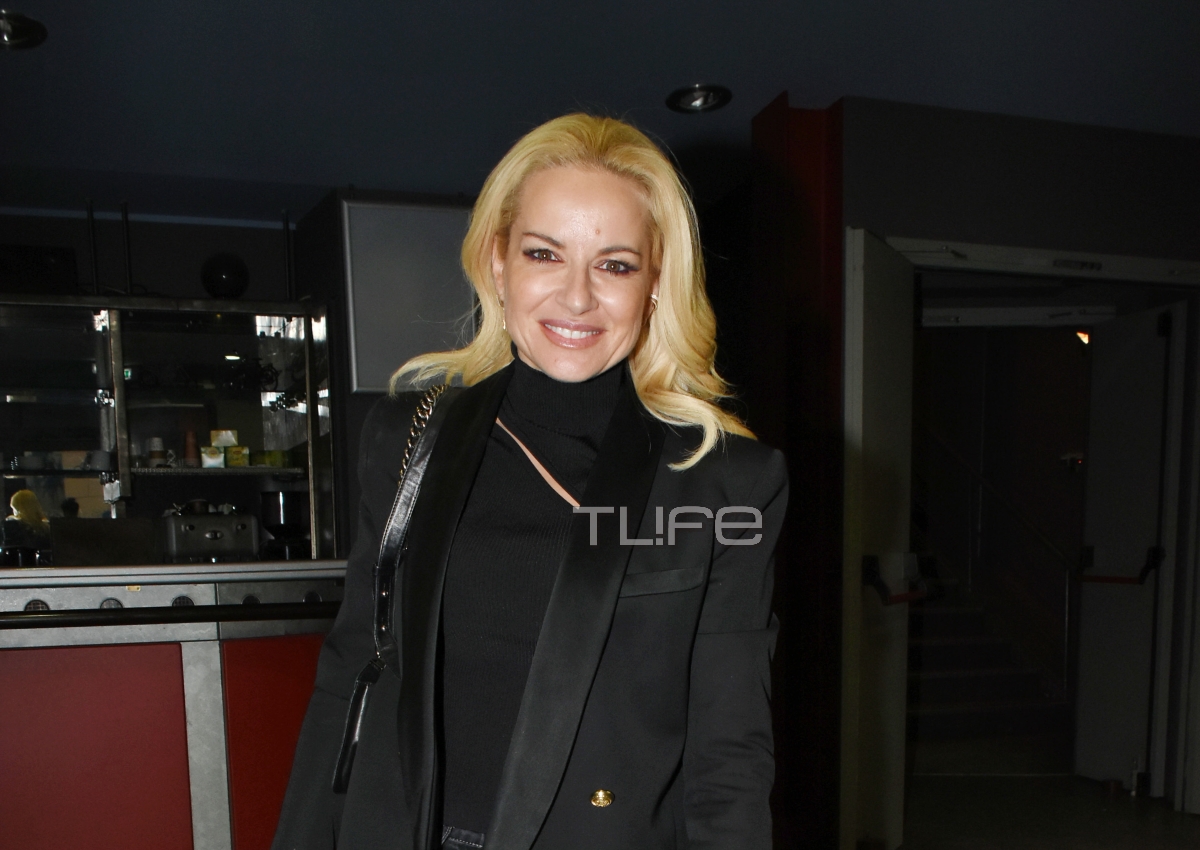 Μαρία Μπεκατώρου: Ανανεωμένη σε βραδινή έξοδο στο θέατρο! [pics]