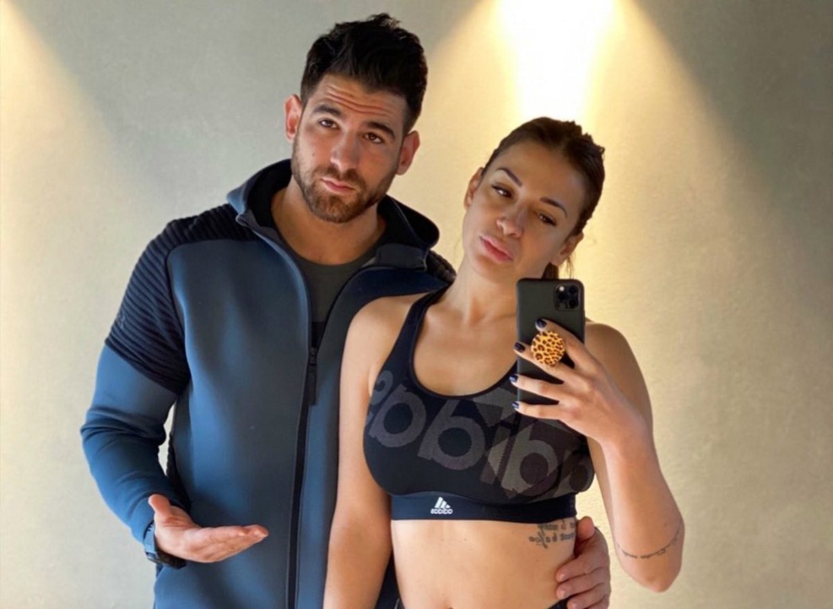 Ετεοκλής Παύλου: Αγκαλιάζει ημίγυμνος την Ελένη Χατζίδου – Δείτε την τρυφερή φωτογραφία τους