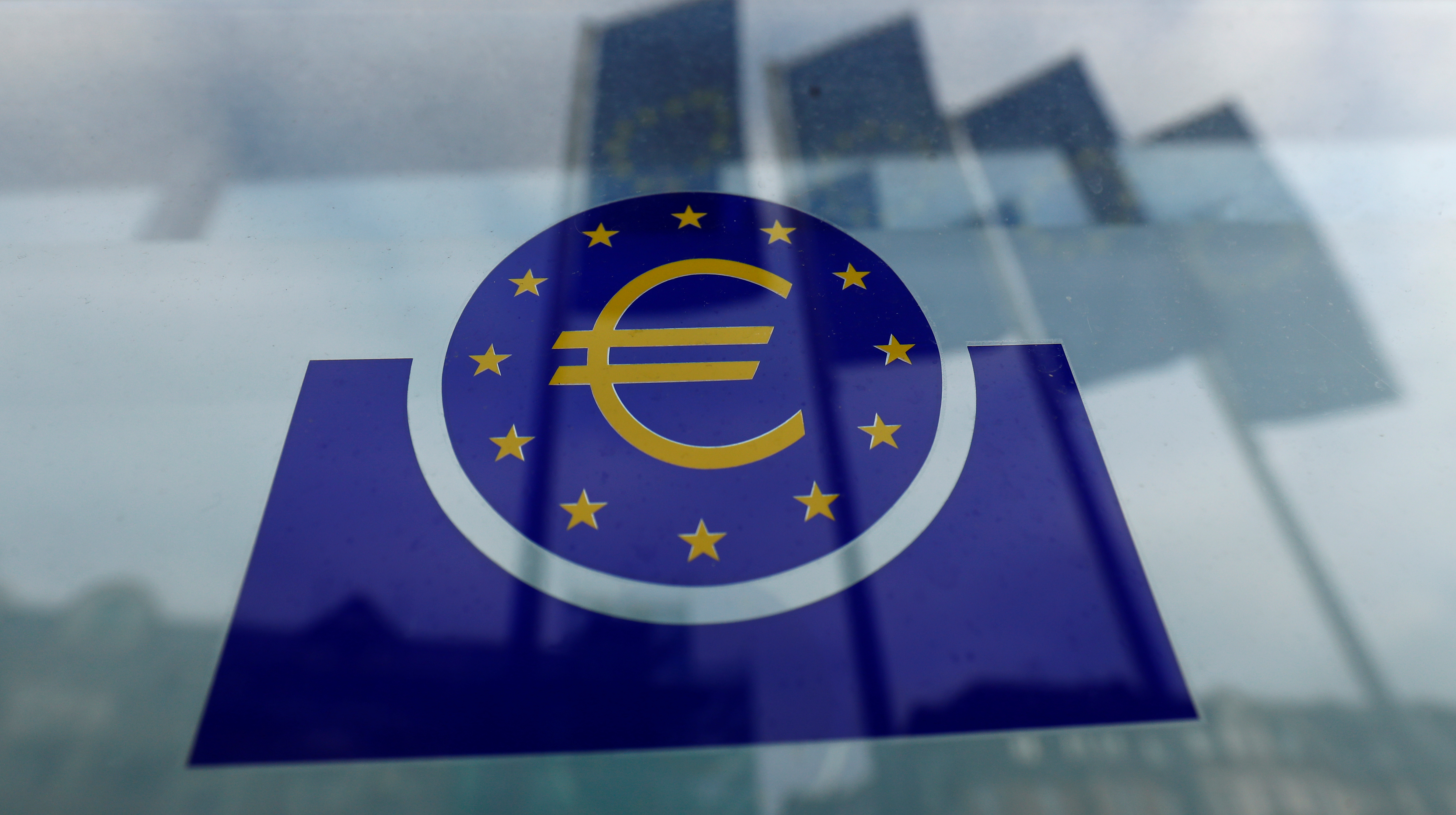 Η ΕΚΤ καλεί τις τράπεζες να εφαρμόσουν τα σχέδια τους για το Brexit