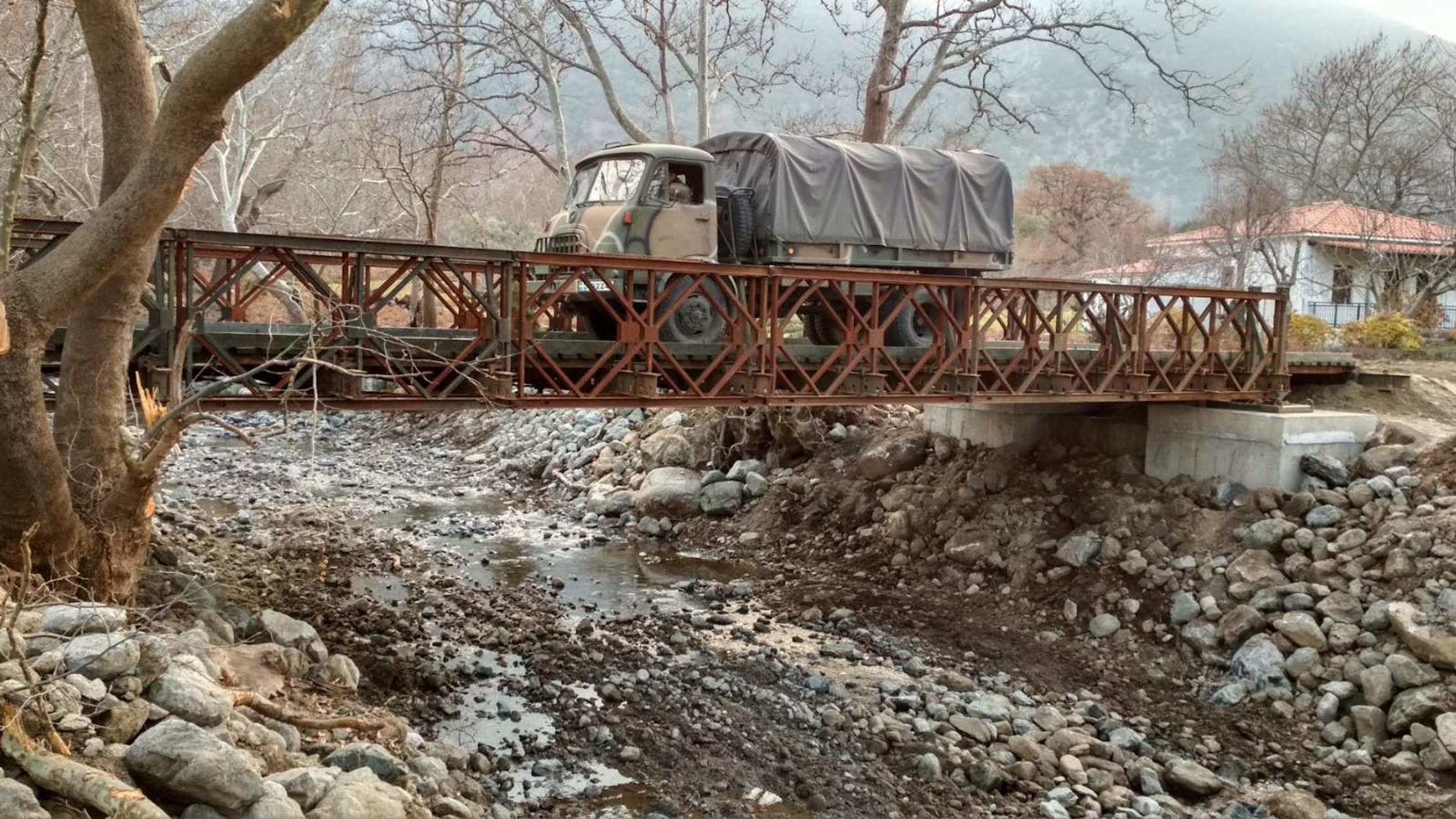Ο Στρατός ολοκλήρωσε την κατασκευή της γέφυρας στη Σαμοθράκη