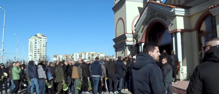 Θρήνος στην κηδεία του Βούλγαρου οπαδού! Στεφάνια από βουλγαρικές ομάδες και τον Αρη [video]