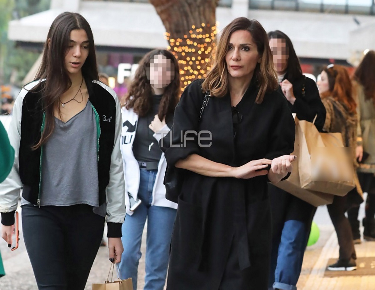 Δέσποινα Βανδή – Μελίνα Νικολαΐδη: Μαμά και κόρη για ψώνια στην Γλυφάδα!