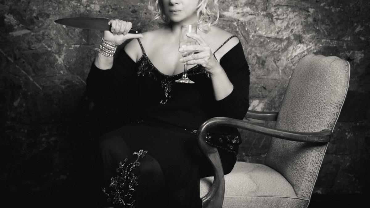 “Ήρθε στο καμαρίνι ένας γοητευτικός νεαρός, κλείνει την πόρτα πίσω του και…”