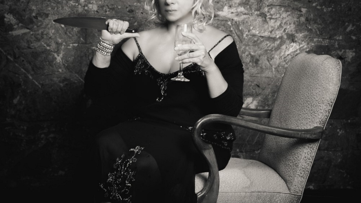 “Ήρθε στο καμαρίνι ένας γοητευτικός νεαρός, κλείνει την πόρτα πίσω του και…”