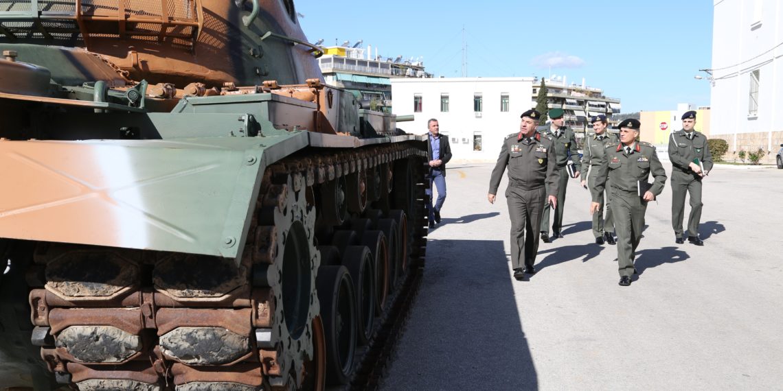 Δείτε φωτογραφίες από την πρώτη επίσημη επίσκεψη του νέου αρχηγού ΓΕΣ [pics]