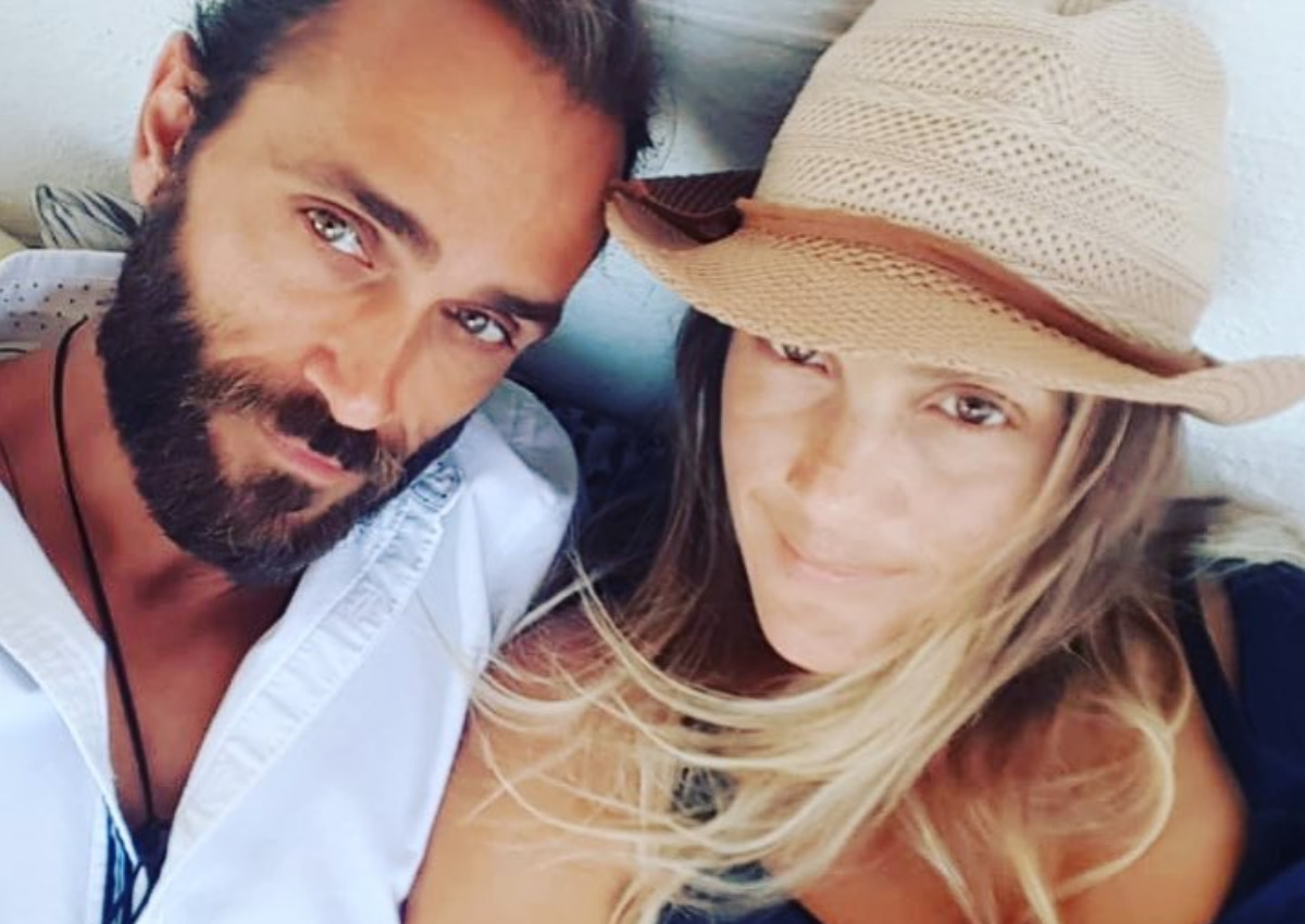 Τεό Θεοδωρίδης: Η σύζυγός του, Αγνή Μάρα, δημοσίευσε ολόγυμνη φωτογραφία του!