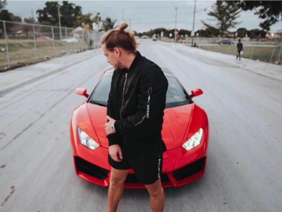 Ο Alex Yaro κάνει την δουλειά που όλοι οι άνδρες θα ήθελαν