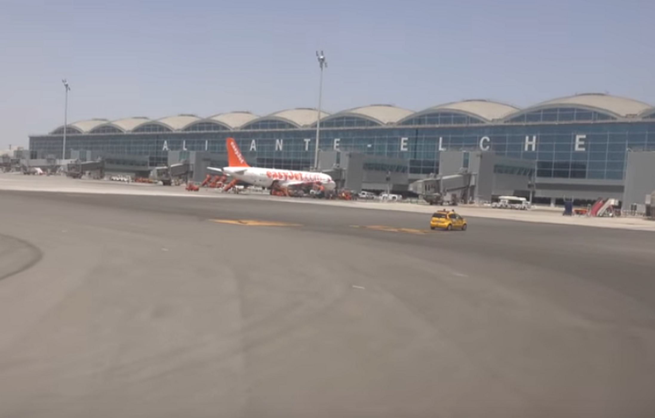 Ισπανία: Λειτουργεί και πάλι το αεροδρόμιο του Αλικάντε