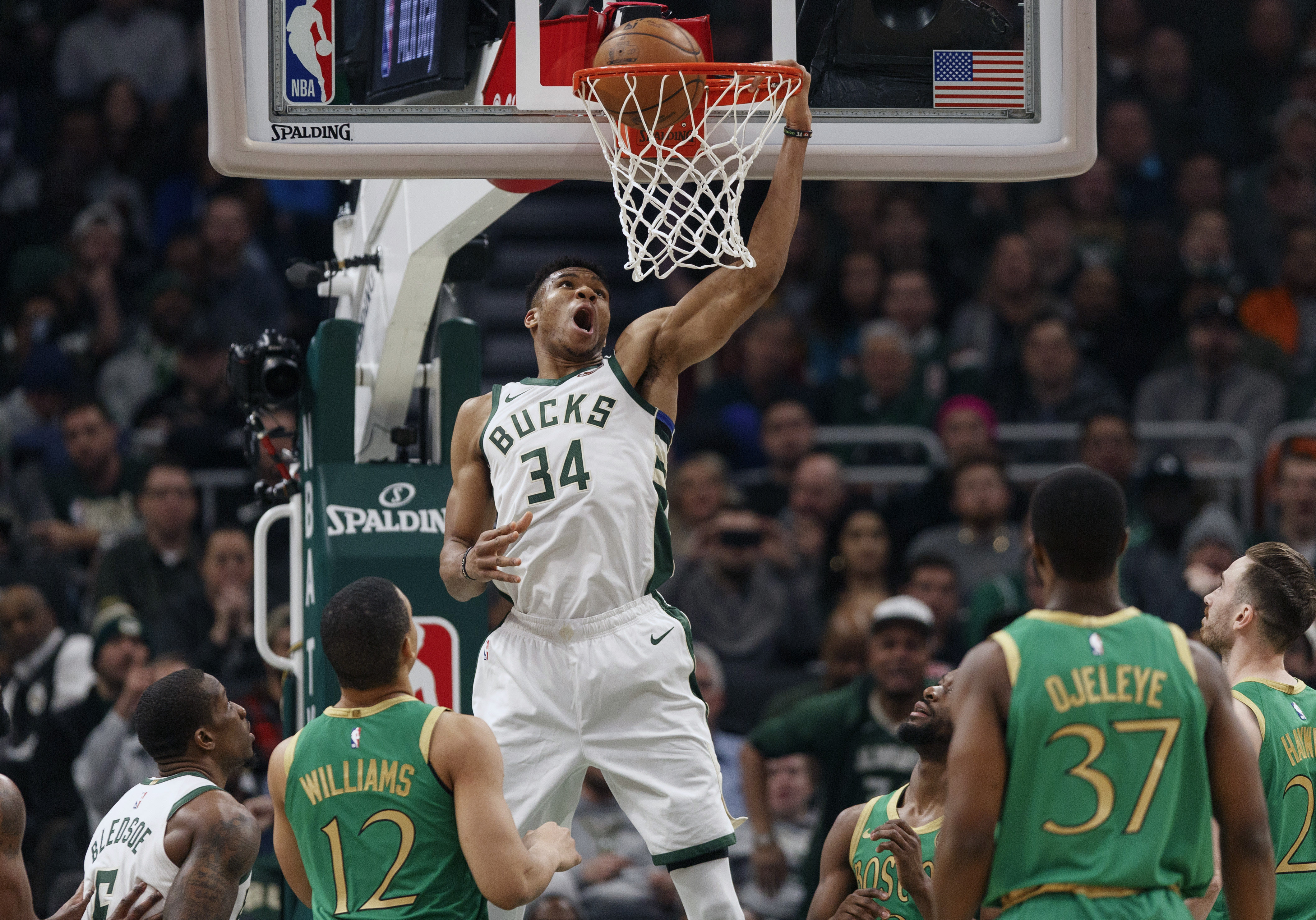 Αντετοκούνμπο: Το νέο σόου του “Greek Freak” στο ντέρμπι με τους Σέλτικς! video