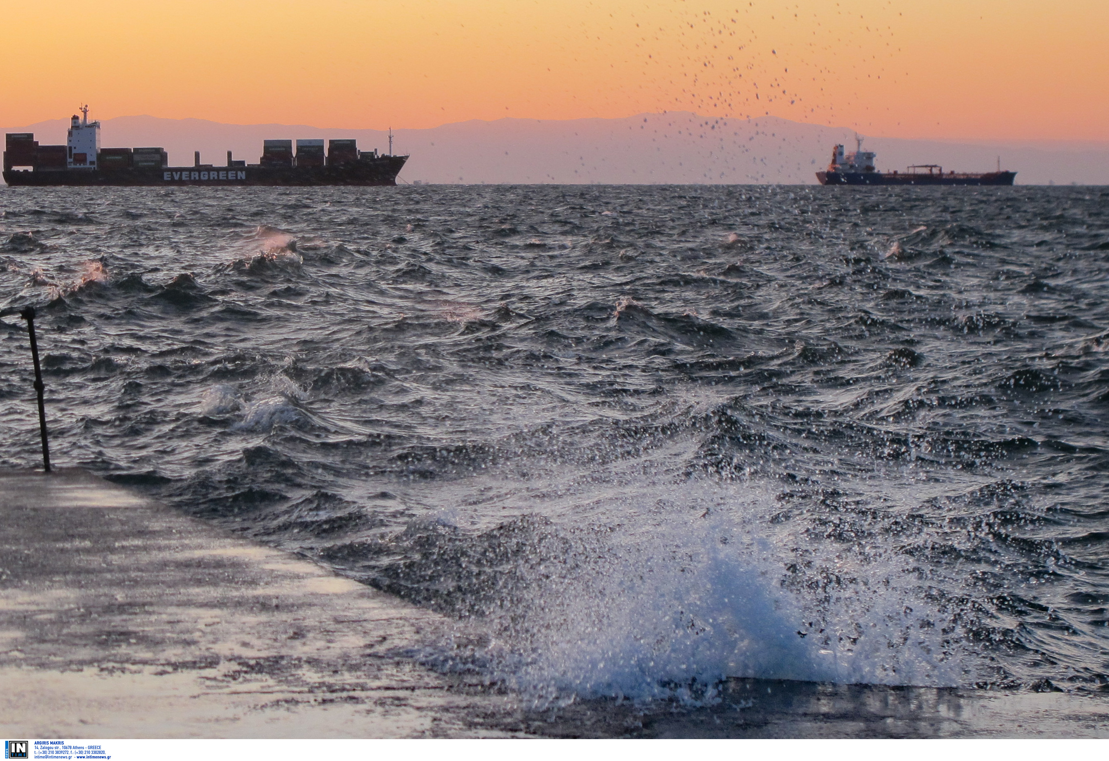 Κανονικά τα δρομολόγια των πλοίων από το λιμάνι του Πειραιά – Σε ισχύ απαγορευτικό από το Λαύριο