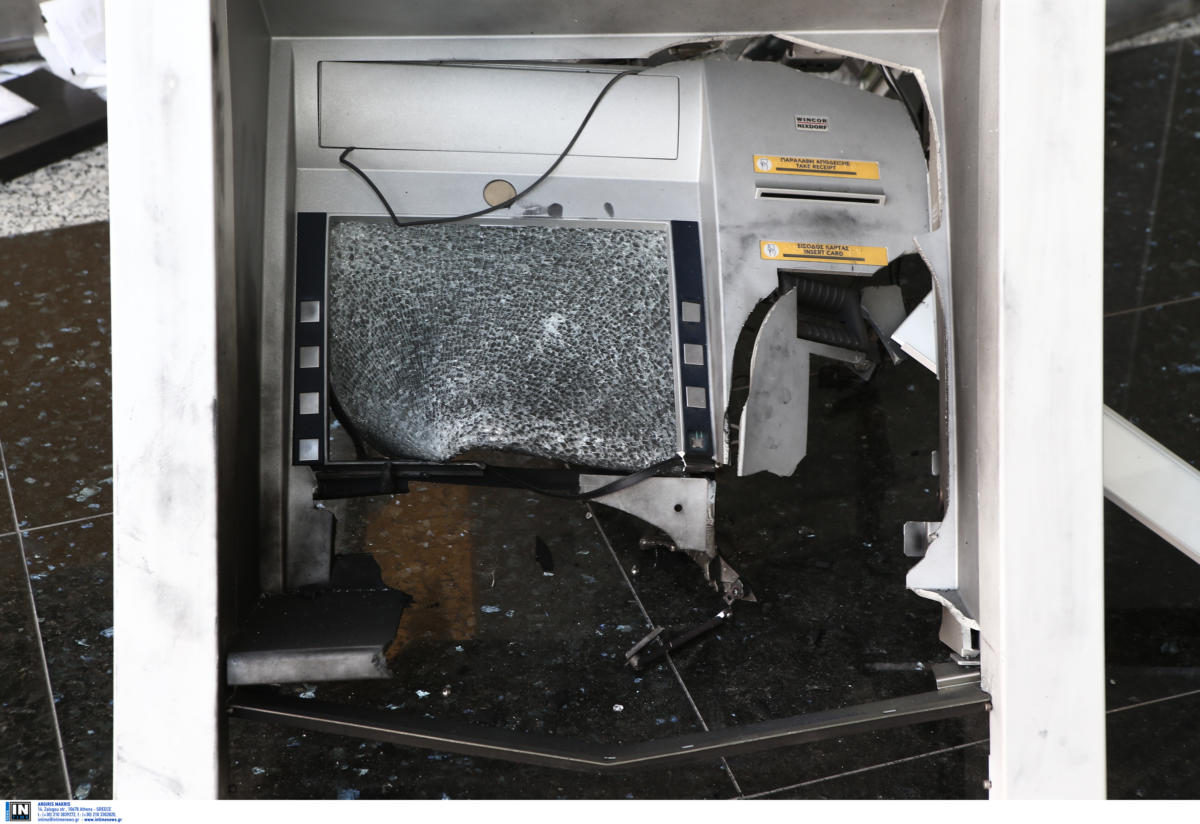 Εύβοια: Έκρηξη σε ATM στο Μαρμάρι [pic]