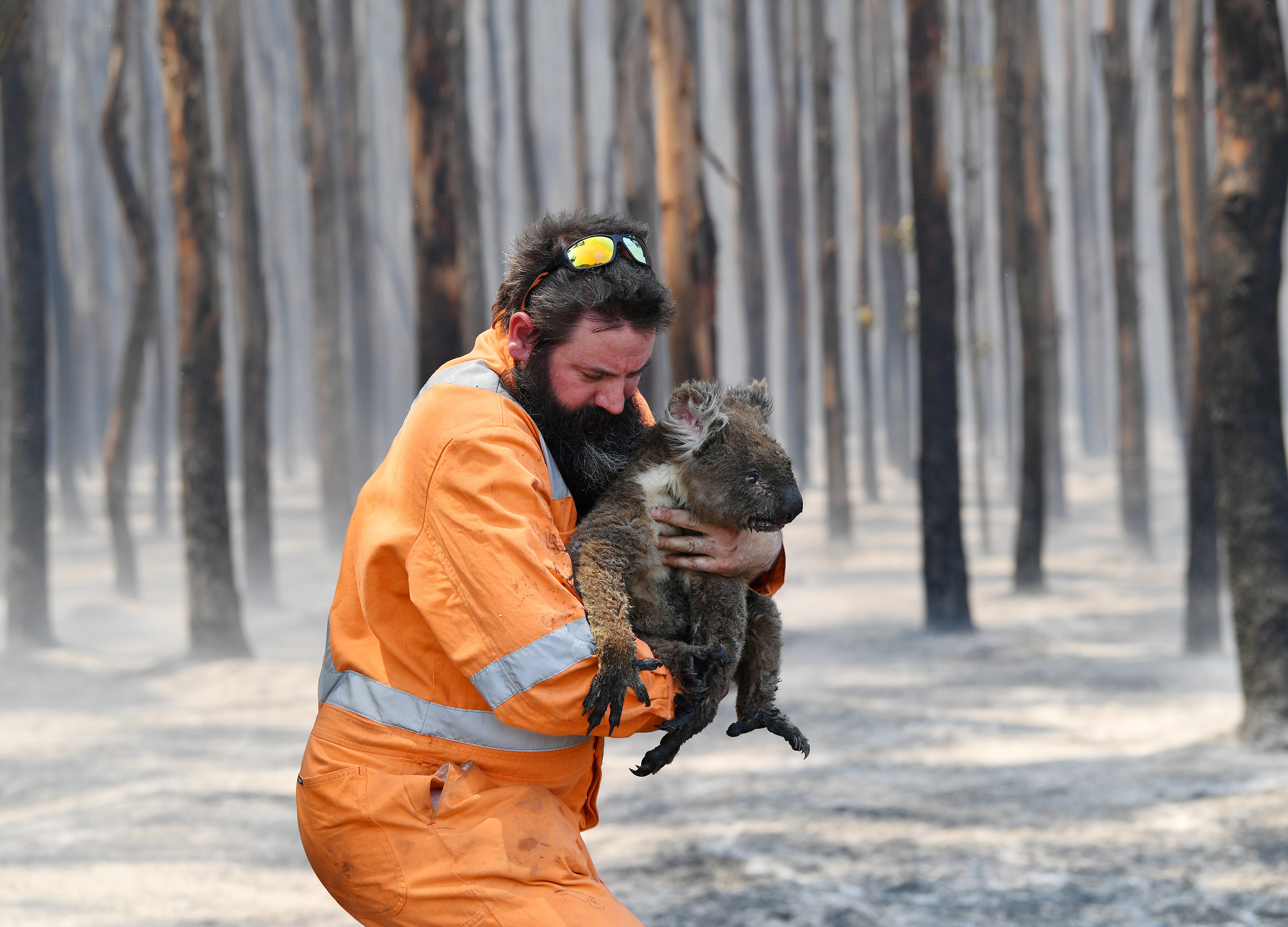 Αυστραλία: Οι εξοντωμένοι πυροσβέστες δίνουν μάχη με τον χρόνο
